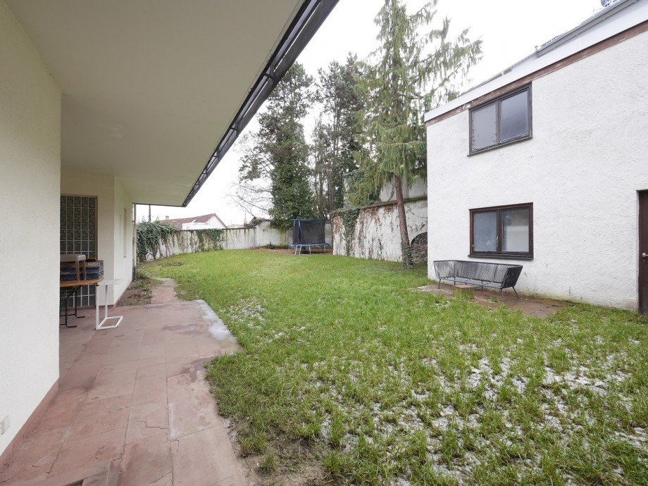 Garten mit Seitengeb�ude Haus Ro�dorf
